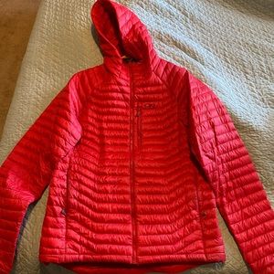 Men’s Large Red Hooded Puffy Jacket